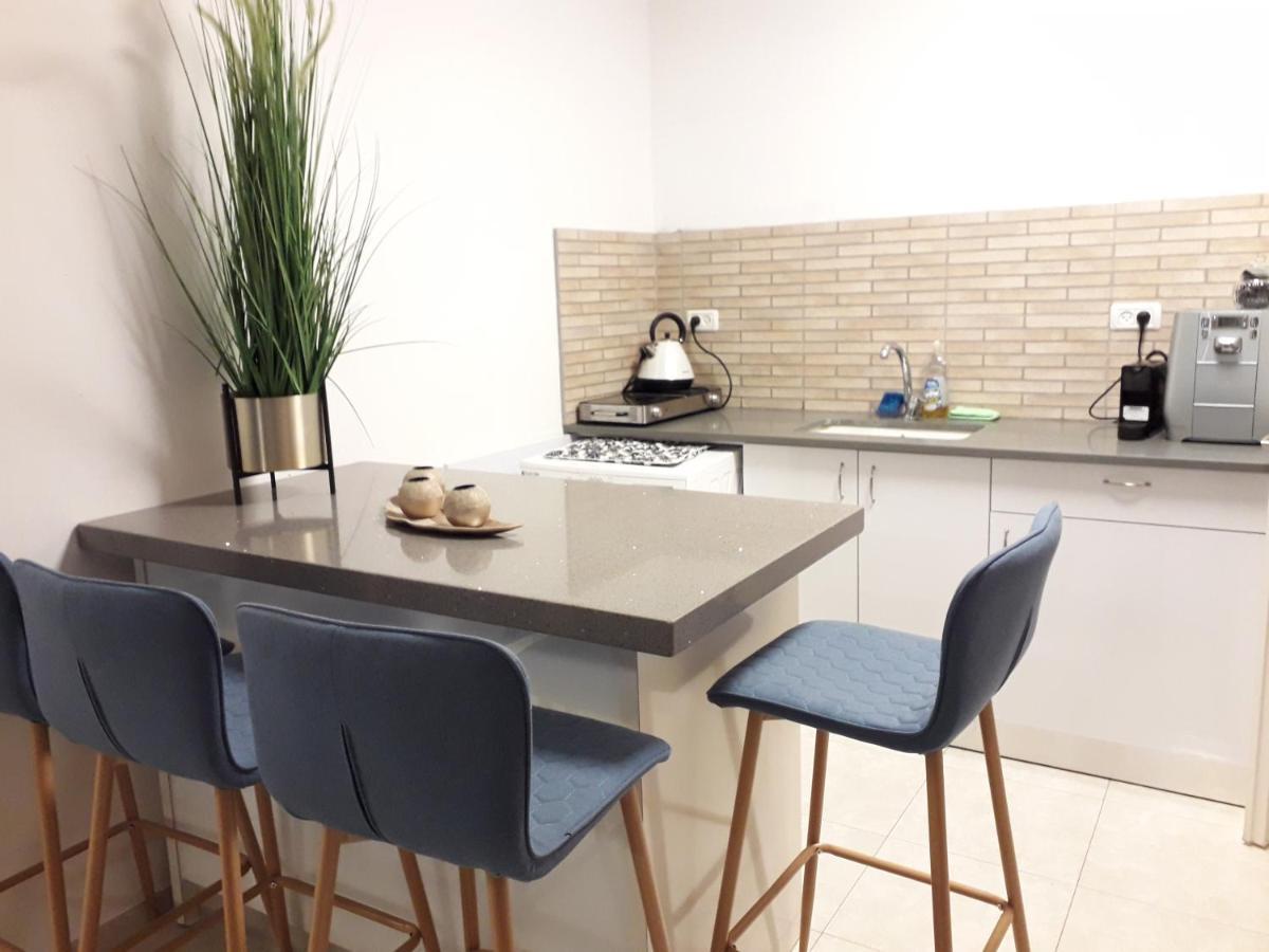 Bat Yam On The Beach Apartment Exterior photo