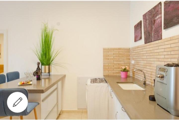 Bat Yam On The Beach Apartment Exterior photo