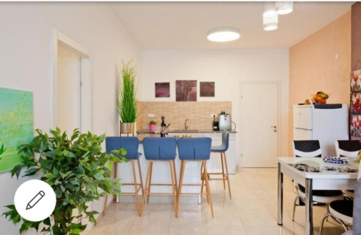 Bat Yam On The Beach Apartment Exterior photo