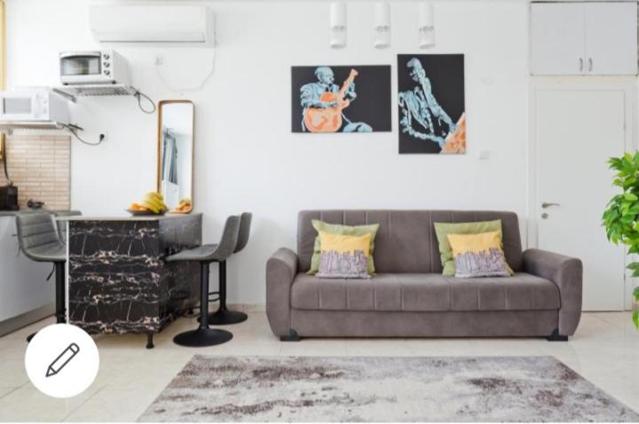 Bat Yam On The Beach Apartment Exterior photo